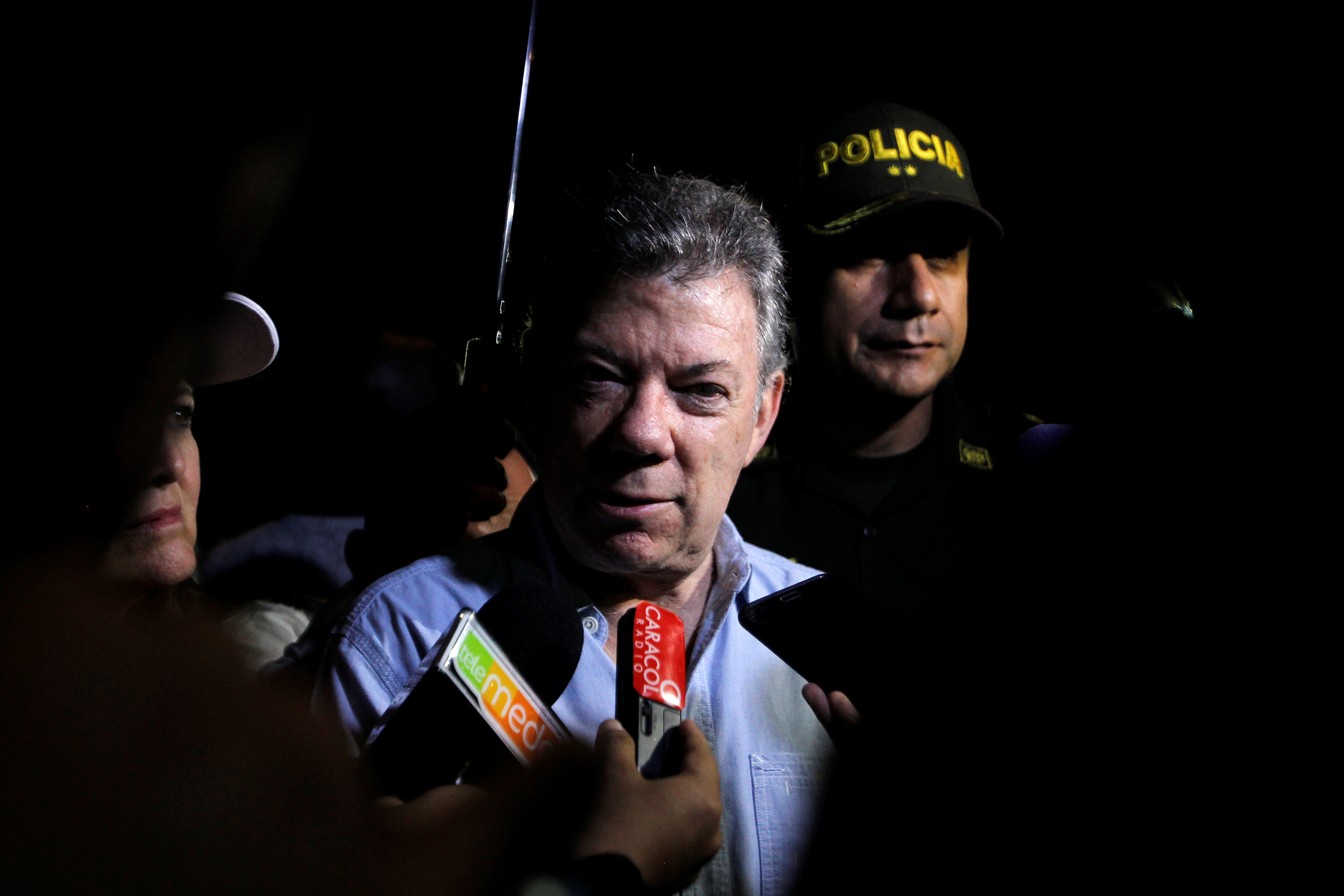 الرئيس الكولومبى يصل موقع الحادث