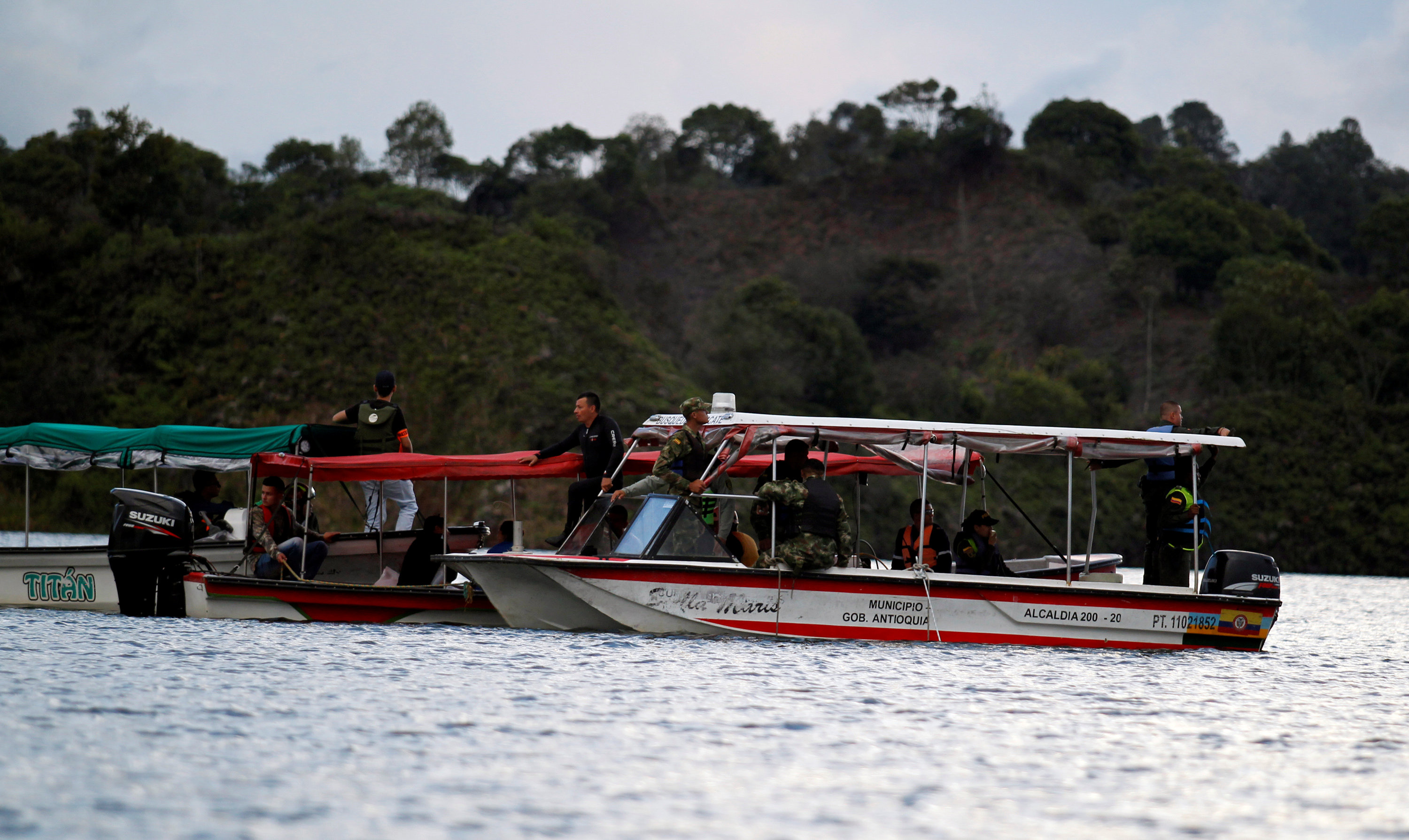 البحث عن ناجين بموقع حادث غرق المركب فى كولومبيا