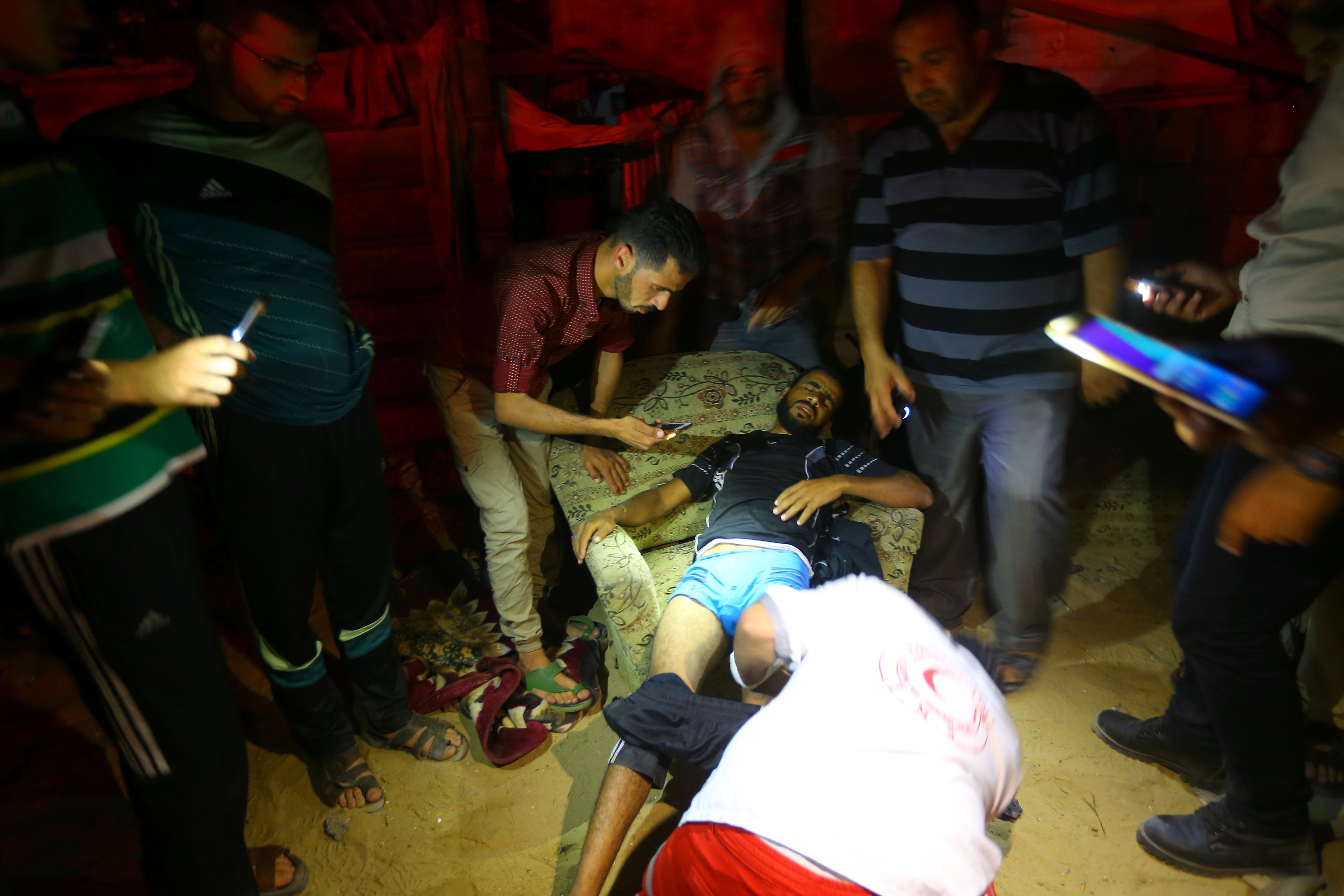 مصاب إثر القصف الإسرائيلى على قطاع غزة