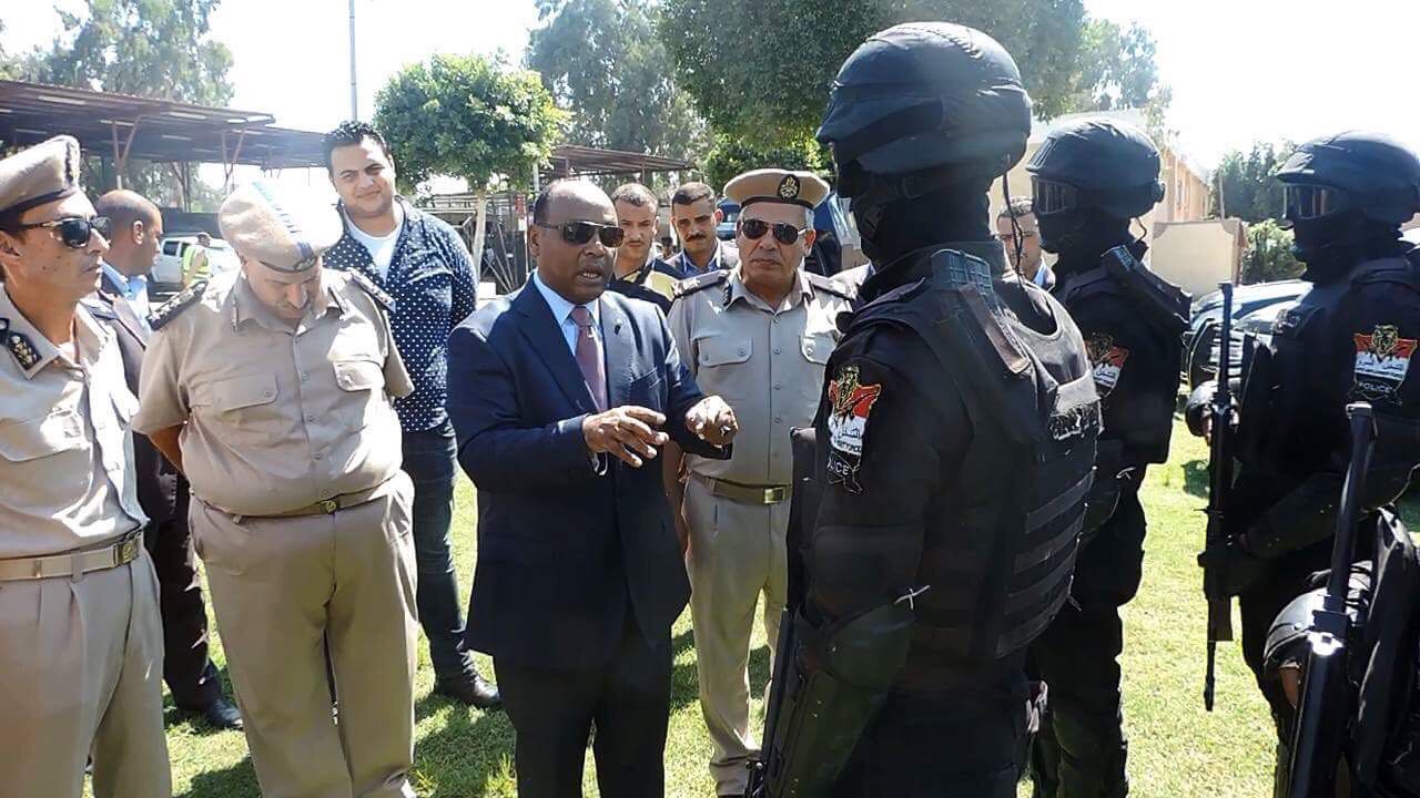  مدير الأمن يستمع للمجندين