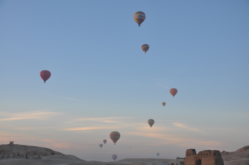 رحلات البالون الطائر في محافظة الأقصر