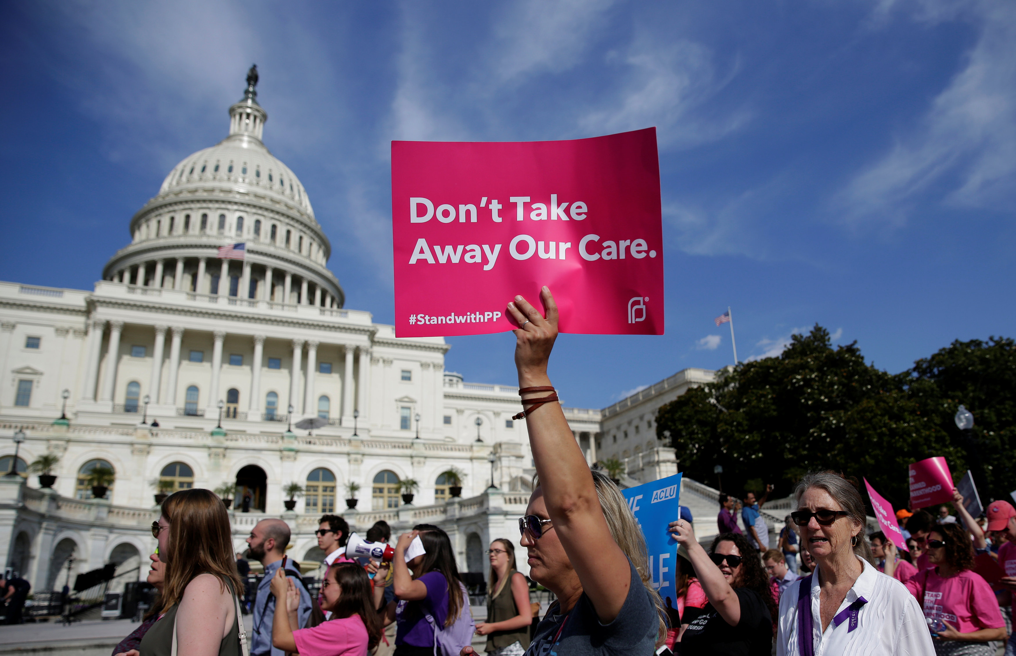 مظاهرات فى واشنطن ضد إلغاء نظام الرعاية الصحية أوباماكير