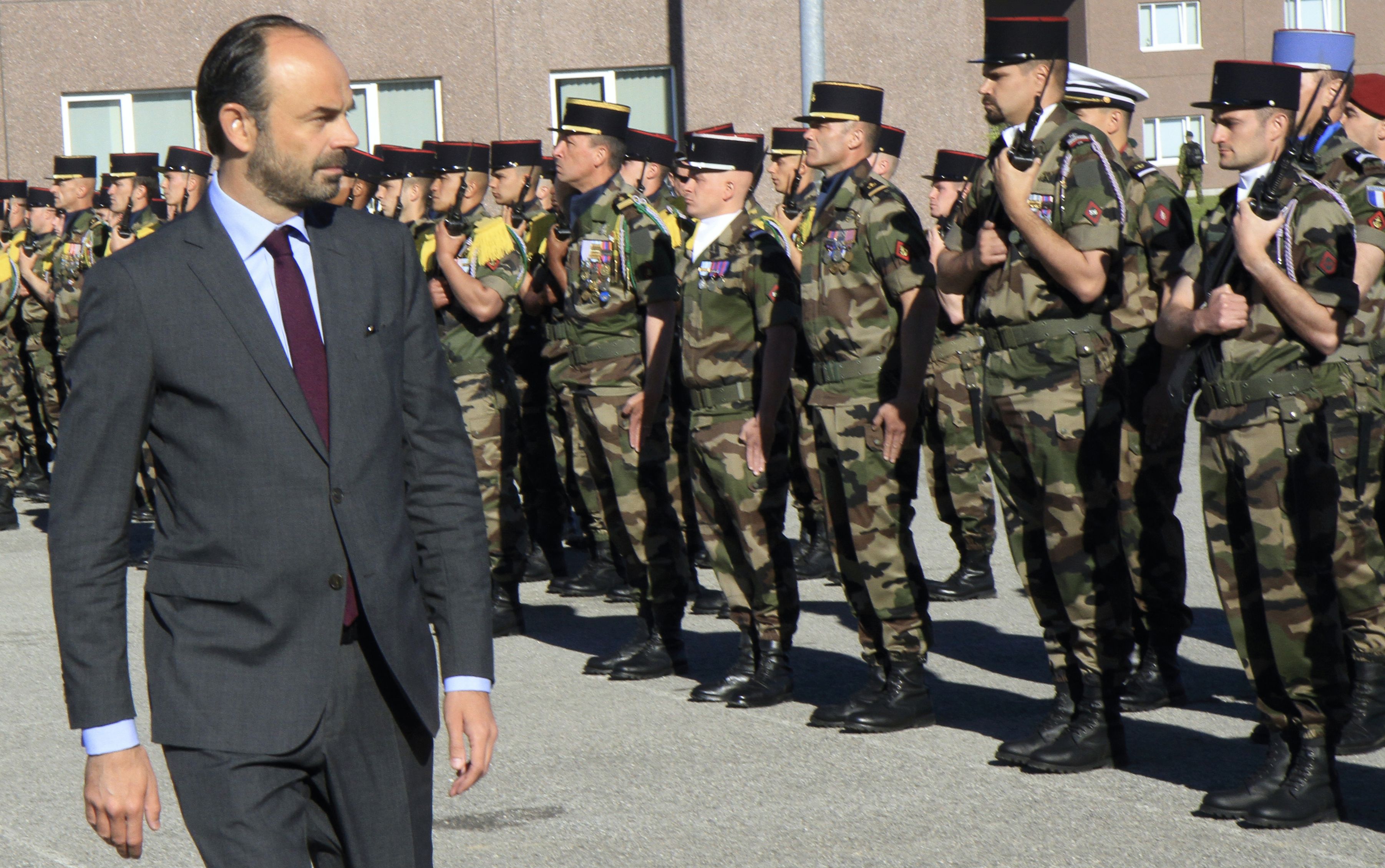 رئيس الوزراء الفرنسى يزور  الجنود الفرنسيين فى استونيا