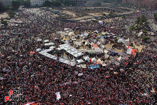 توافد الثوار على ميدان التحرير
