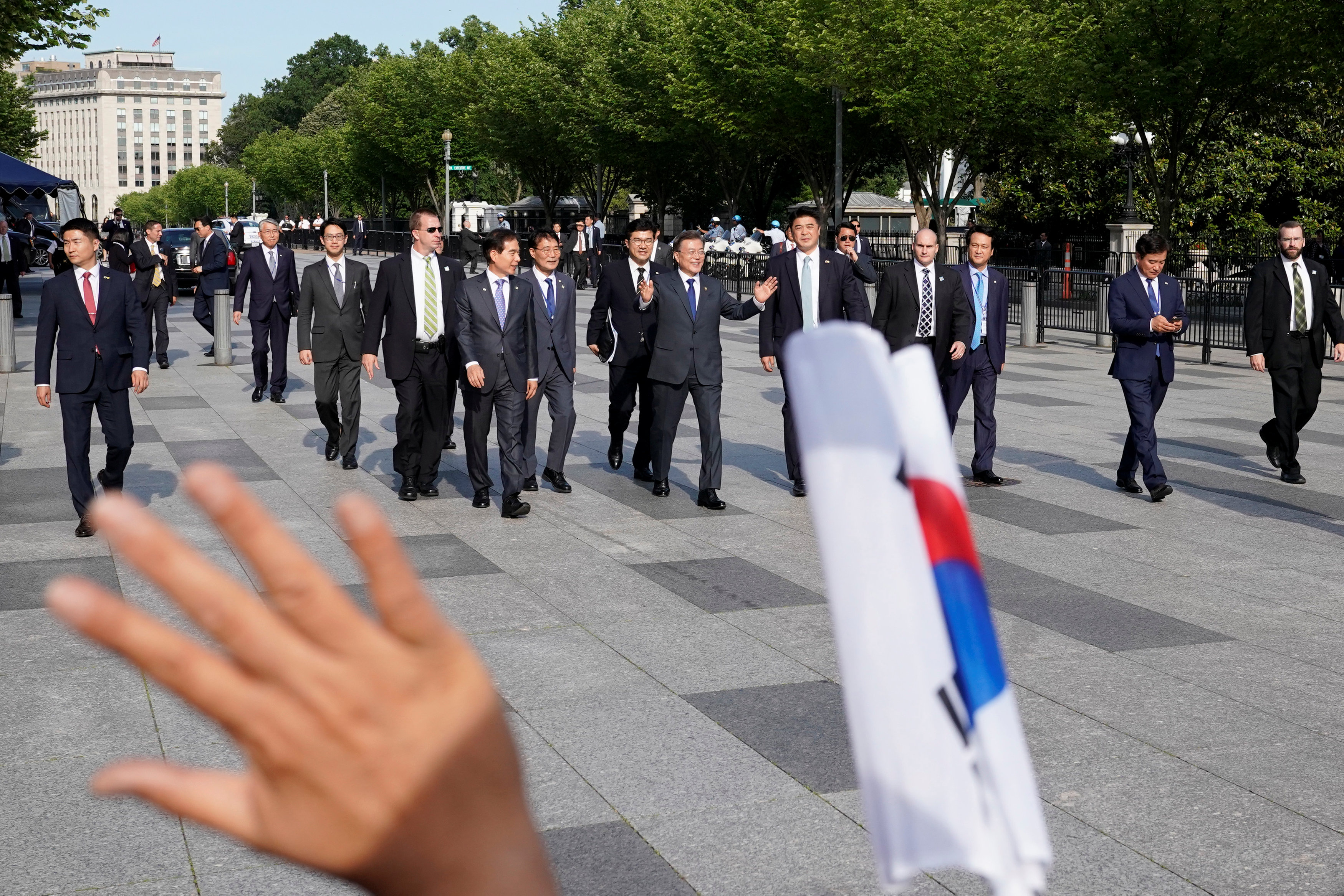 رئيس كوريا الجنوبية  فى شارع بنسلفانيا بالعاصمة الأمريكية