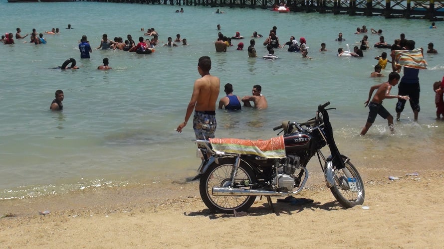  دراجة نارية على الشاطئ