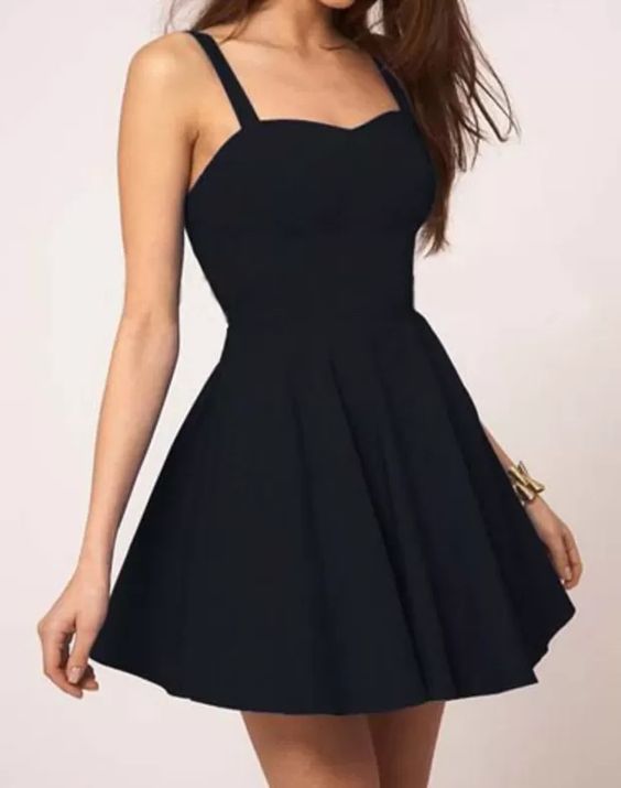 فستان أسود قصير