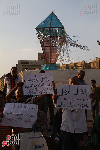 شعار ارحل يغزو ميادين مصر