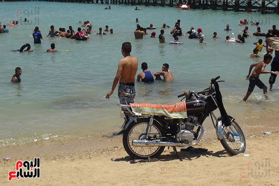  دراجة نارية علي الشاطئ