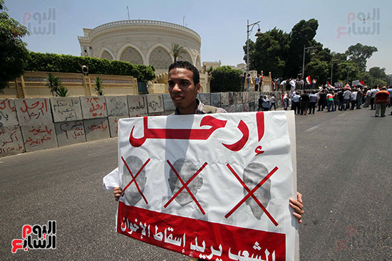 من أمام قصر الاتحادية "الشعب يريد إسقاط الإخوان"