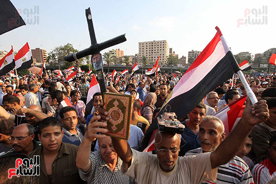 المصحف والصليب والدبابة وعلم مصر بتظاهرات 30 يونيو
