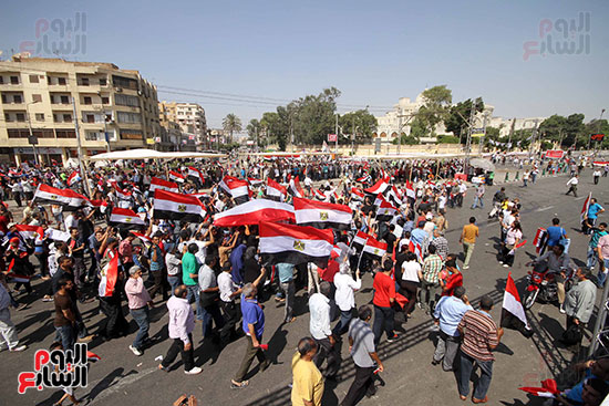 المصريون يزحفون إلى قصر الاتحادية