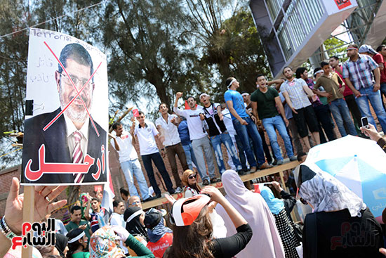 المصريون يطالبون مرسى بالرحيل