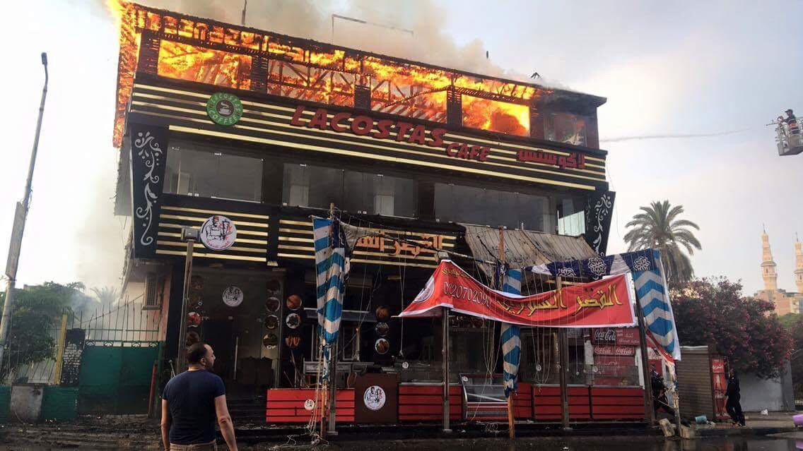 حريق  بمطعم كبير بوسط مدينة الإسماعيلية  (2)