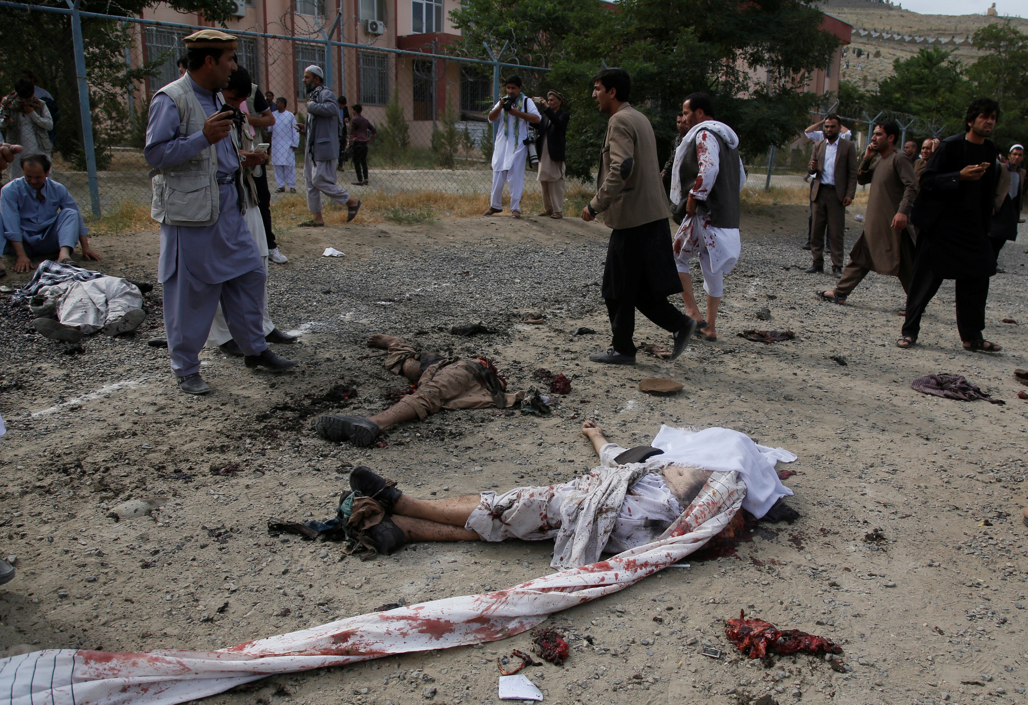12 قتيلا على الأقل فى انفجار خلال تشييع جنازة ضحايا التظاهرات فى كابول