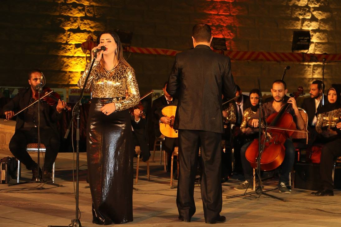 سوهاج للفنون الشعبية تشعل مسرح سور القاهرة (1)