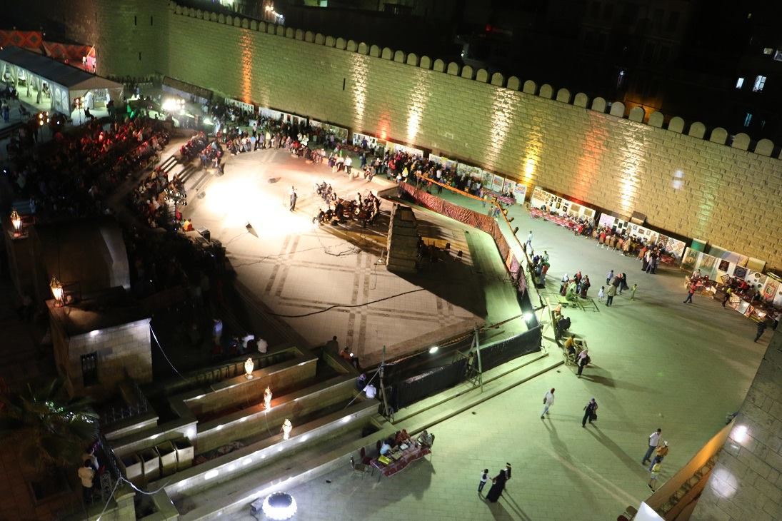 سوهاج للفنون الشعبية تشعل مسرح سور القاهرة (2)