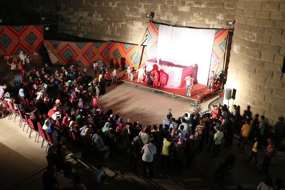 سوهاج للفنون الشعبية تشعل مسرح سور القاهرة (12)