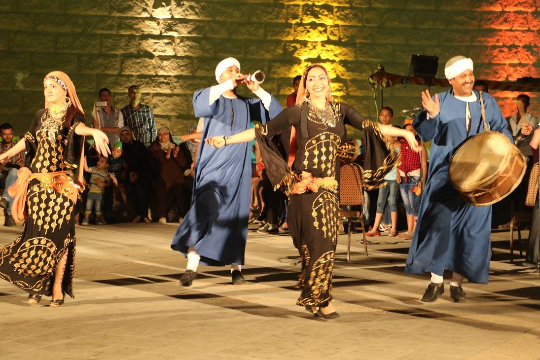 سوهاج للفنون الشعبية تشعل مسرح سور القاهرة (5)