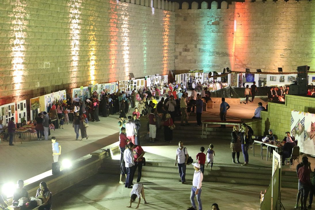 سوهاج للفنون الشعبية تشعل مسرح سور القاهرة (14)