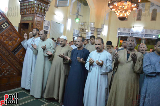 مساجد الأقصر تحتفى بشهر رمضان المبارك بصلاة التراويح