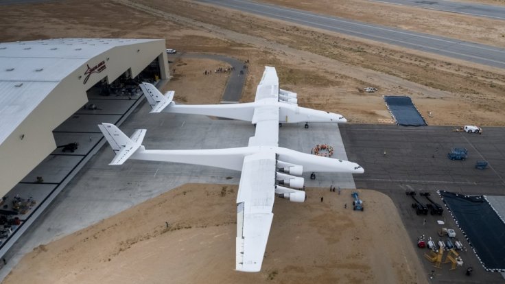worlds-biggest-plane-stratolaunch