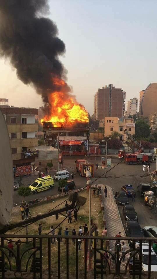 حريق  بمطعم كبير بوسط مدينة الإسماعيلية  (1)
