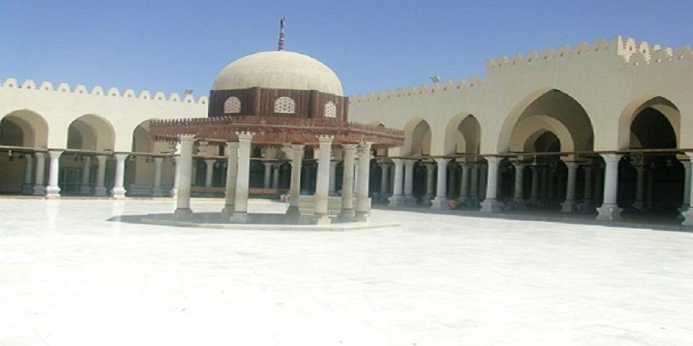 صحن مسجد عمرو بن العاص