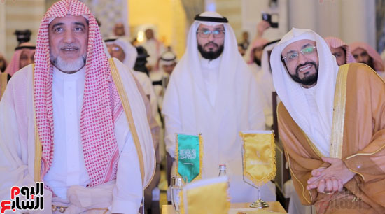 السعودية تطلق أكبر حملة لتوزيع مليار نسخة من كتيب السيرة النبوية أمام الحرم المكى (1)