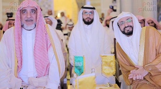 السعودية تطلق أكبر حملة لتوزيع مليار نسخة لكتيب السيرة النبوية أمام الحرم (1)