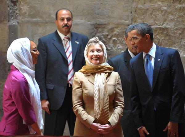 اوباما خلال زيارته لمسجد السلطان حسن (2)