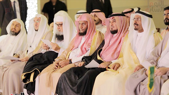 السعودية تطلق أكبر حملة لتوزيع مليار نسخة لكتيب السيرة النبوية أمام الحرم (5)