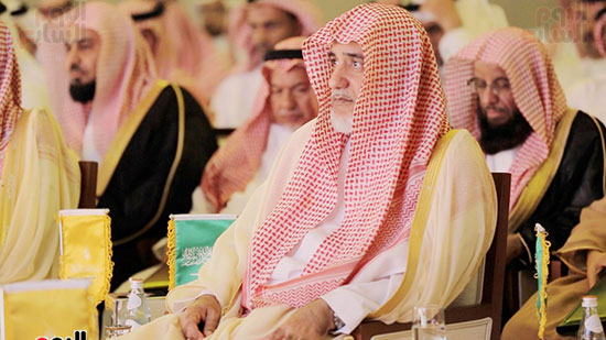السعودية تطلق أكبر حملة لتوزيع مليار نسخة لكتيب السيرة النبوية أمام الحرم (8)