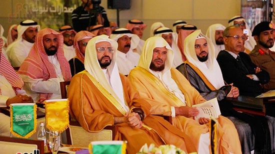 السعودية تطلق أكبر حملة لتوزيع مليار نسخة لكتيب السيرة النبوية أمام الحرم (10)