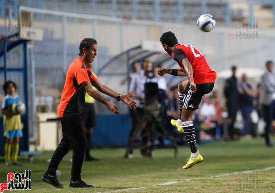 مدرب ليبيا يمنح اللاعبين التعليمات