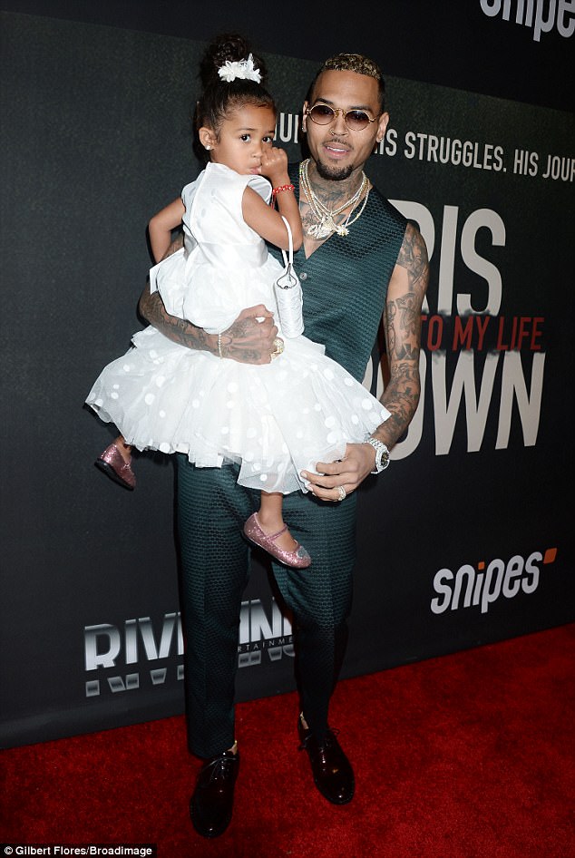 كريس براون مع ابنته  (2)