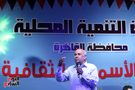 وزير التنمية المحليه يفتتح الخيمه الثقافيه بالاسمرات (4)