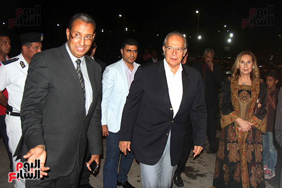 وزير التنمية المحليه يفتتح الخيمه الثقافيه بالاسمرات (17)