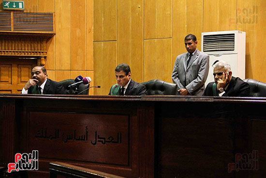 محاكمة محمد مرسى فى قضيه اقتحام السجون (21)