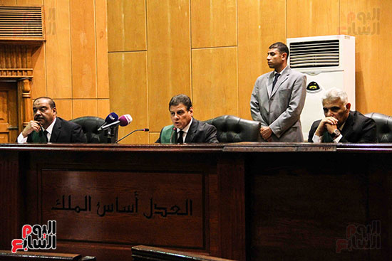 محاكمة محمد مرسى فى قضيه اقتحام السجون (18)