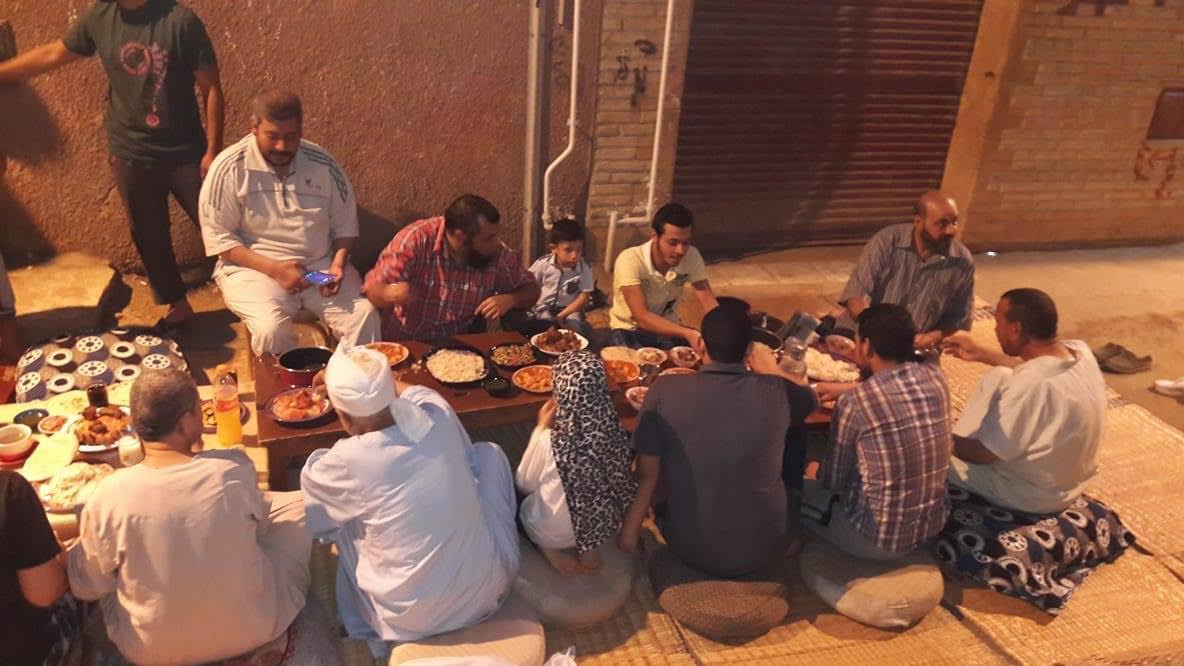 مسلمين ومسيحين في إفطار الوحدة الوطنية