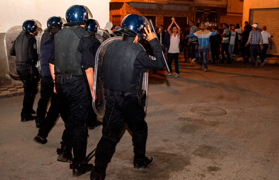 الشرطة المغربية تطارد المحتجين
