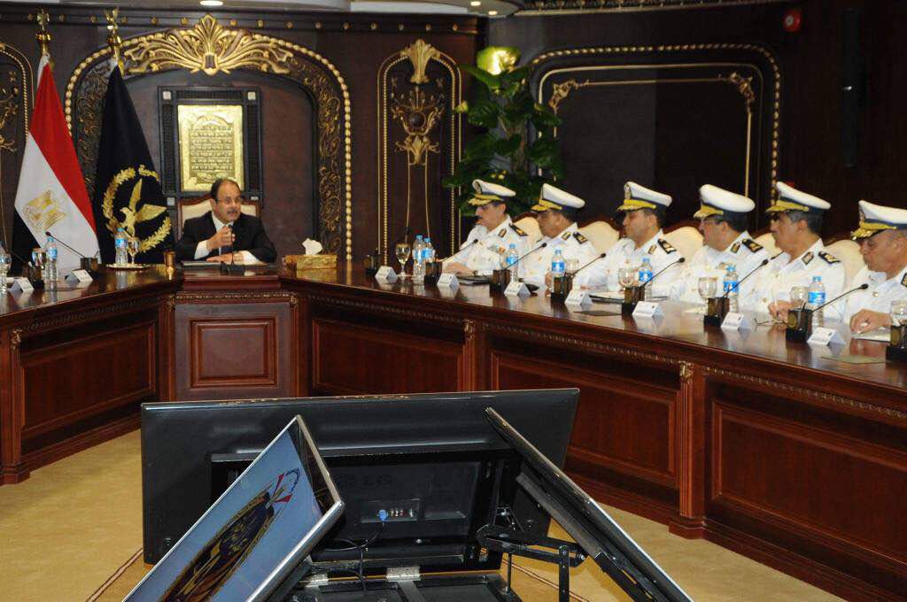 اجتماع الوزير مع قيادات الوزارة  (1)