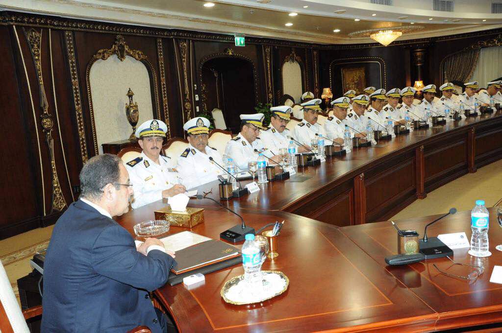 اجتماع الوزير مع قيادات الوزارة  (3)