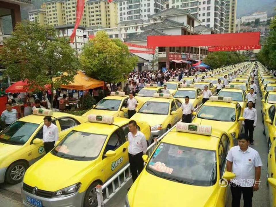 سائقى سيارات لنقل الطلاب فى الصين