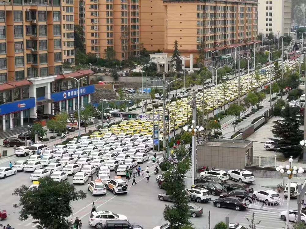الصين تخصص سيارات لنقل الطلاب للامتحانات