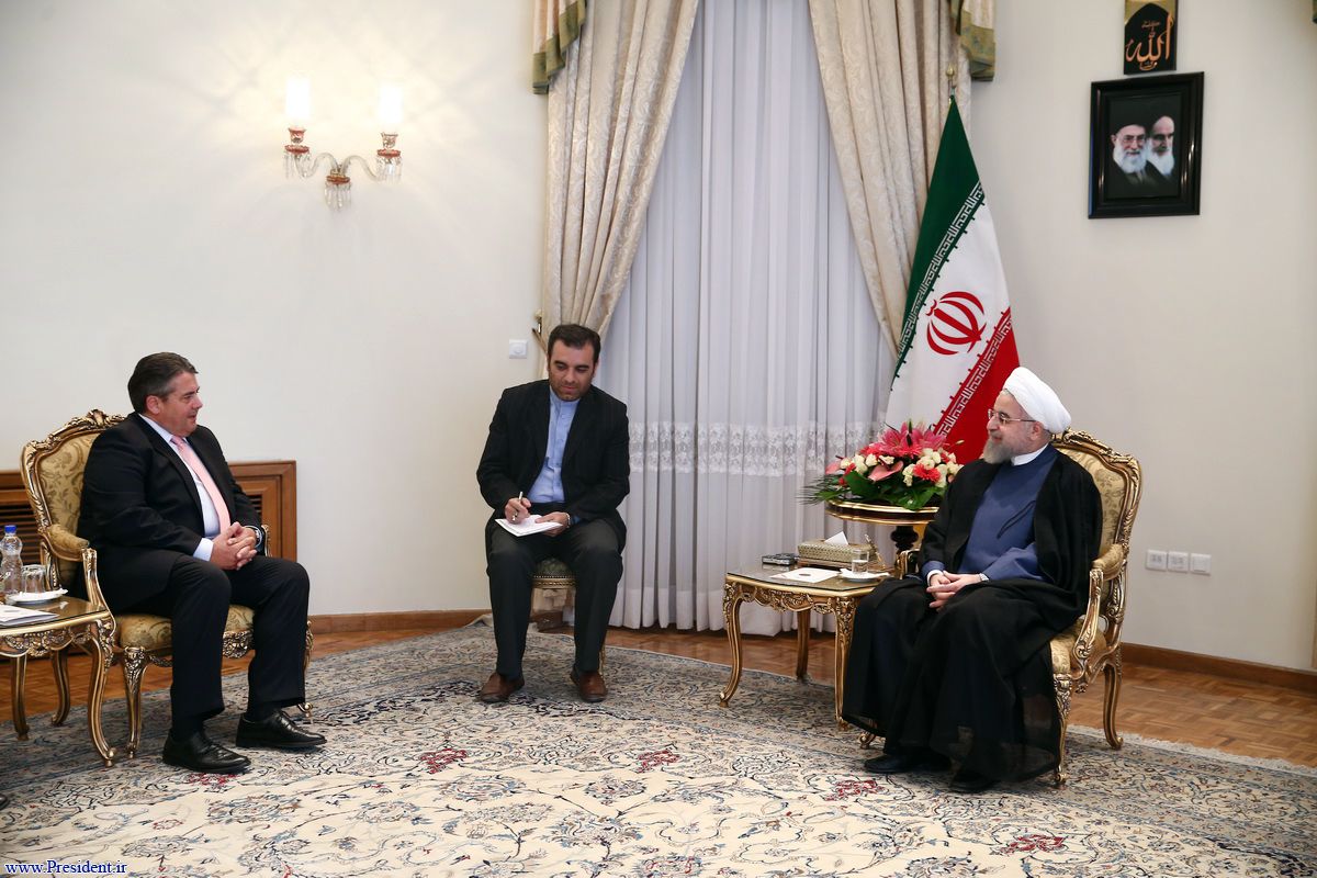 وزير الاقتصاد الألماني يلتقى الرئيس الإيراني حسن روحاني فى طهران