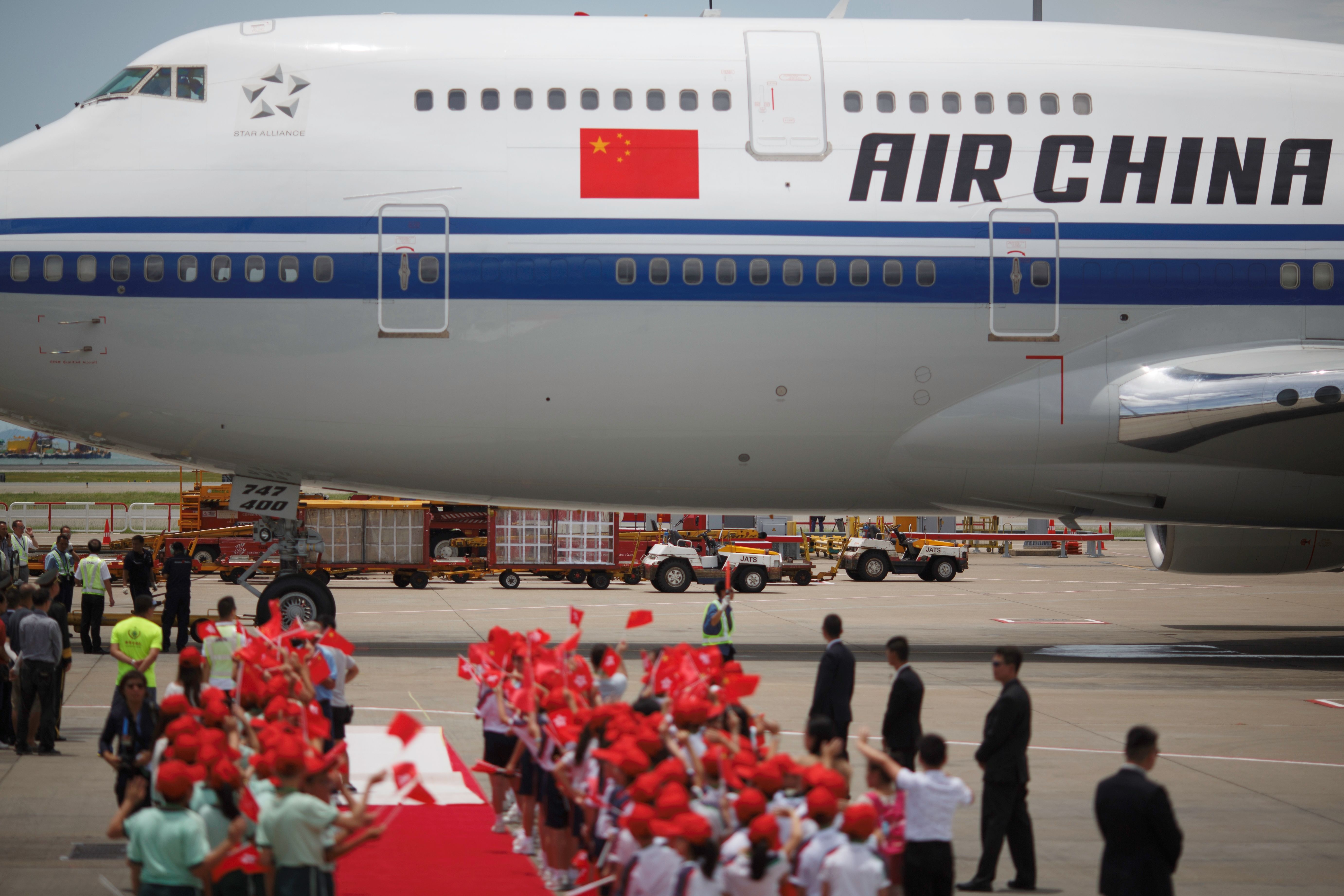 الطائرة الرئاسية الصينية فى مطار هونج كونج