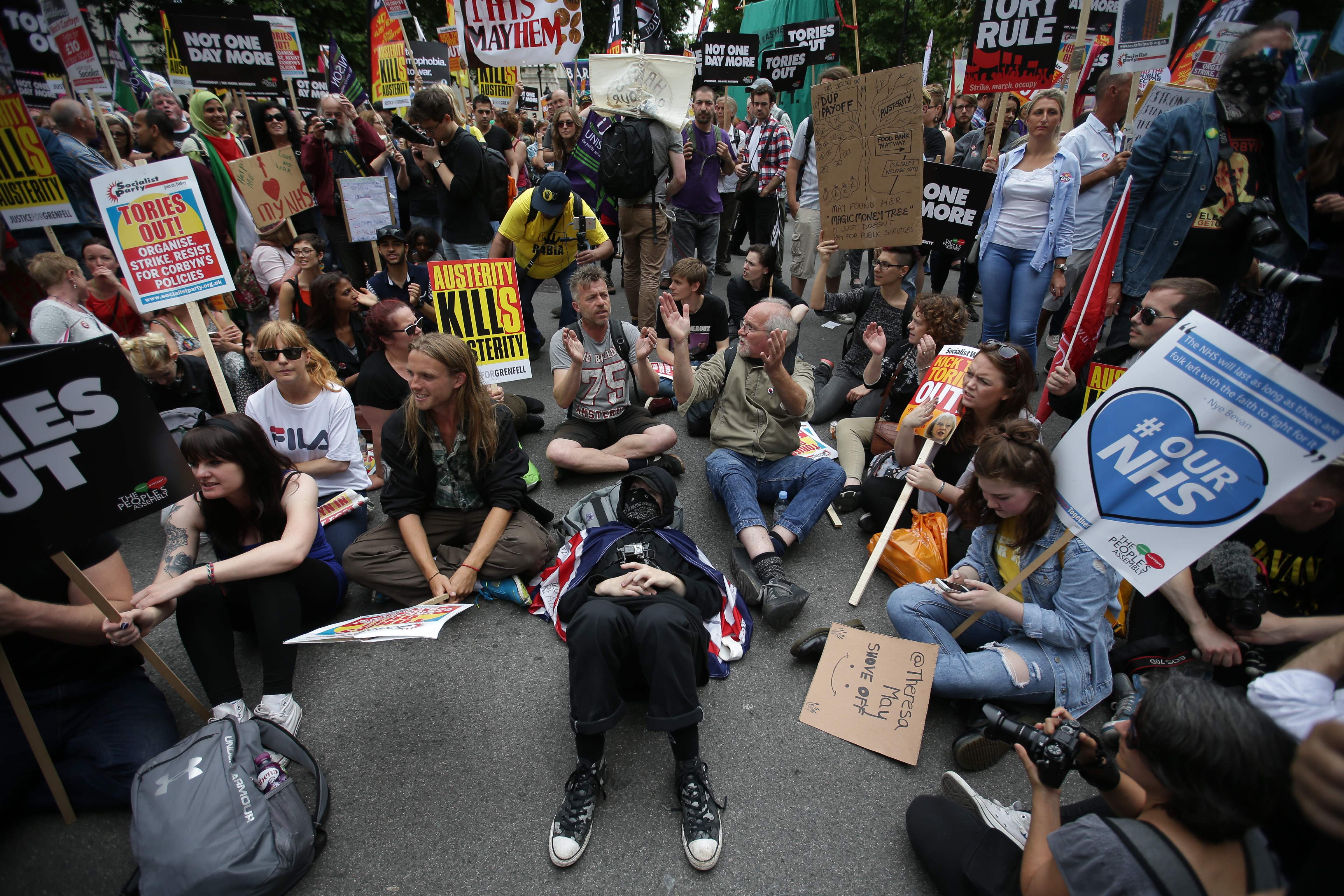 المتظاهرين في شوارع لندن