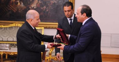 الرئيس عبد الفتاح السيسى يمنح وسام الجمهورية من الطبقة الأولى لرؤساء الهيئات القضائية السابقين